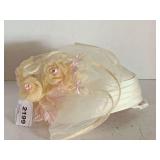 LADIES WHITE VINTAGE PILL BOX HAT