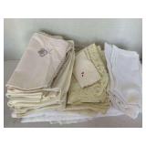 ASSORTMENT OF VINTAGE LINEN NAPKINS & MORE