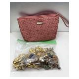 BAG OF MISC BROKEN/MISMATCHED JEWELRY & SMALL MAKEUP BAG