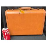 Vintage 1950s Samsonite Streamlite  Suitcase Hardshell Tan Luggage With Key