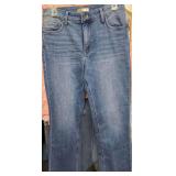 New With Tags. KUT From the Kloth Cropped Denim Jeans Featuring a Mid-to-High Rise Waist and Distinctive Raw, Unhemmed Cuffs.Size 6.