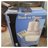 COOPER LIGHTING DUSK TO DAWN 175 W MERCURY VAPOR LAMP IN ORIGINAL BOX