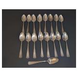 17 VINTAGE STERLING SILVER SPOONS, BELIEVED TO BE GORHAM ETRUSCAN PATTERN, APPROXIMATELY 412 G TOTAL WEIGHT
