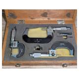 MITUTOYO MICROMETER SET WITH CASE