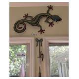 METAL GECKO WALL ART AND METAL WALL SCONCE WITH FROSTED GLASS CONE