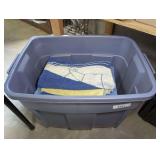 TOWELS AND 18 GALLON RUBBERMAID ROUGHNECK STORAGE BIN