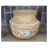 DECORATIVE WOVEN BASKET VASE - DINE
