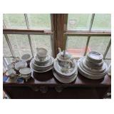 VINTAGE ROSLYN CHINA MADE IN JAPAN, APPROXIMATELY 48 PIECES