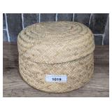 DECORATIVE WOVEN BASKET WITH LID - DINE