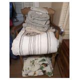 TOWELS AND BED LINENS IN FLOOR AREA FLOOR MARKED 1079 - BR1