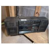 VINTAGE MAGNAVOX PORTABLE STEREO