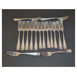 16 VINTAGE STERLING SILVER DINNER FORKS, BELIEVED TO BE GORHAM ETRUSCAN PATTERN, APPROXIMATELY 775 G TOTAL WEIGHT