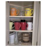 CONTENTS OF UPPER KITCHEN CABINET MARKED 1177 INCLUDING MUGS, RAMEKIN BOWLS, CARAFE, PFALTZGRAFF STONEWARE CHINA, AND MORE
