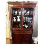 DR… One piece mid-century modern china cabinet, Duncan Phyfe style, believed to be mahogany, see pictures for details. Items shown in photos are sold in separate lots, please see special pick up ins