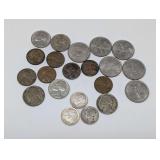 US COINS INCLUDING PAIR OF 1964 ROOSEVELT SILVER DIMES, 1935 MERCURY SILVER DIME, STATE QUARTERS, AND MORE