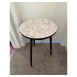 3 legged round table/end table