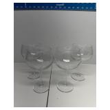 4 wine glasses