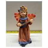 Angel figurine with mandolin
