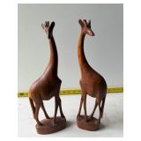 Giraffe figurines pair