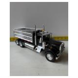 New Ray 1:32 scale die-cast Kenworth