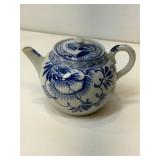 blue and white Chinese export teapot