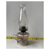Oil lamp with handle