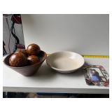 Decorative bowls and photo frame