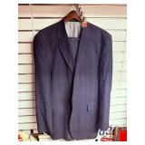 Menï¿½s suit Stacy Adamï¿½s 44L jacket, 40x32 pants