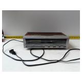 Soundesign AM/FM electronic clock radio