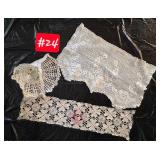 Doily - 2 doily's & 1 basket