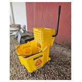 Brute Rolling Mop Bucket