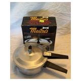 Maitre's Pressure Cooker 2.6 qt with box