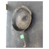 Griswold Cast Iron Skillet 9'