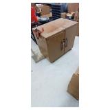 Knaack roll around tool box with rigid pipe vise