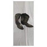 Pair of size 11 mens Justin cowboy boots