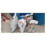 4 bags of floor dry/absorbant