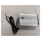 Mini DC-AC mobile power inverter