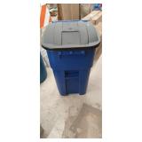 Rubbermaid trash can with lid, 50 gallon