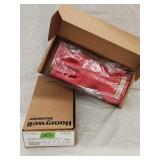 NEW (2) Salisbury Lineman Gloves Size 9 500V