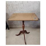 Castlewood side table 18'x12.5'x21.5'