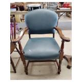 Leather arm chair 25'x20'x35'