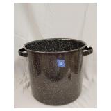 Enamel stock pot, no lid 10'x9'