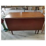 Drop leaf table 45'x55'x29.5'