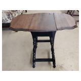Drop leaf side table 28'x18'x22'
