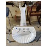 Pedestal sink