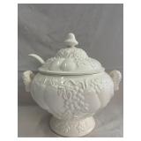 White Ceramic Soup Tureen Set With Ladle