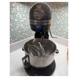 KitchenAid Stand Mixer w/Bowl, Hook & Beater