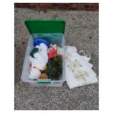 Tote with lid and Christmas decor