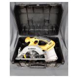 DeWalt 18v cordless circular saw with charger