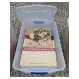 Tote with lid and decor